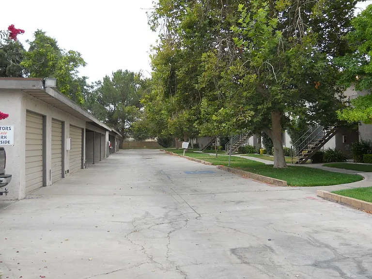 811 E Menlo Ave — Photo 10
