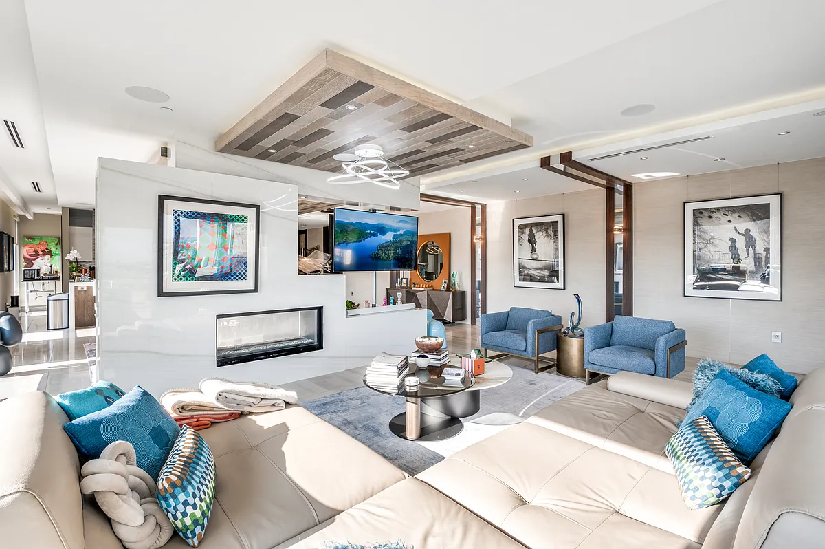 Building Photo - 4005 Gaston Ave #Penthouse 1
