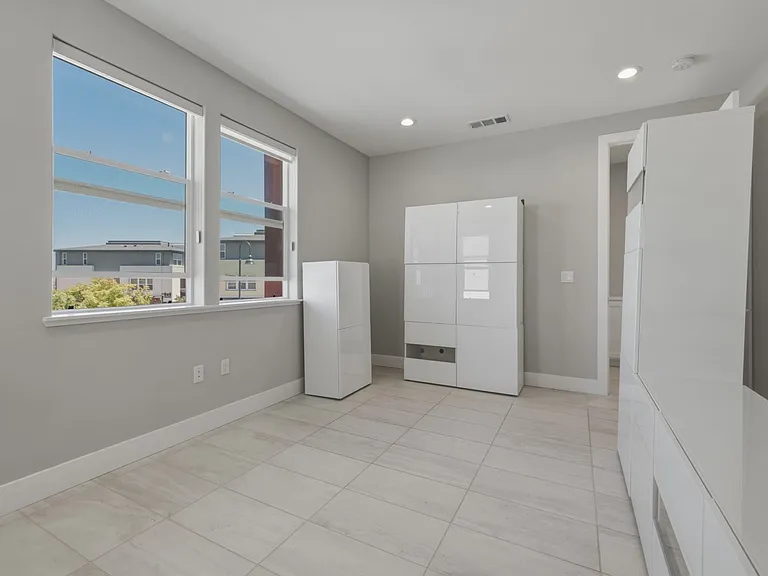 1230 Mateo Miller Cir — Photo 38