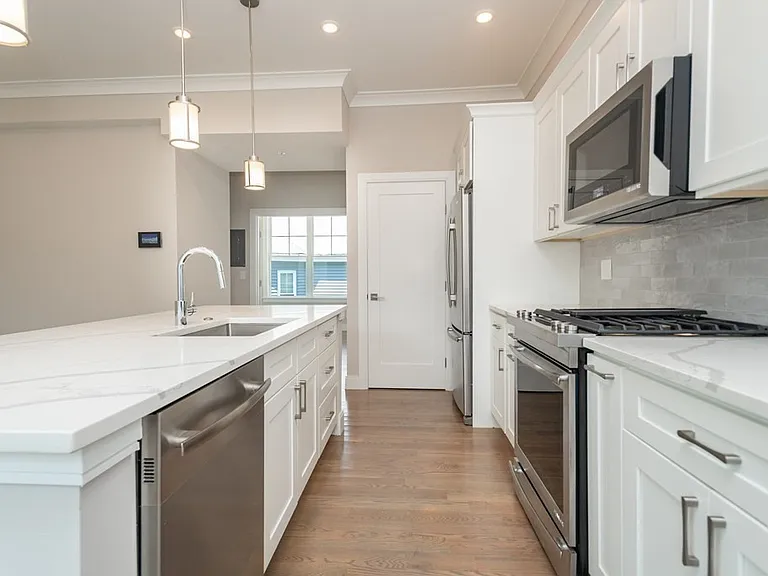 3247 Washington St #3 — Photo 1