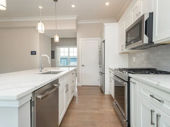 3247 Washington St #3, Jamaica Plain, MA 02130