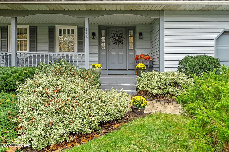 4th image of 712 John Paul Court