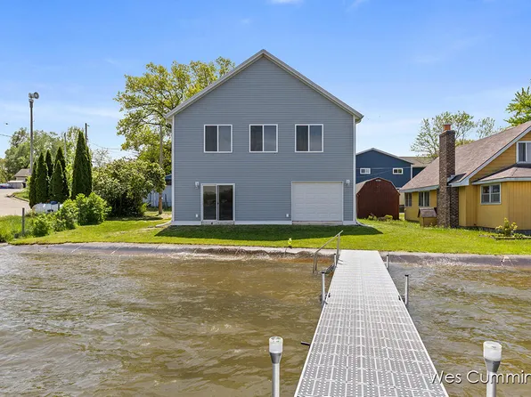 2678 Ottawa Dr, Orleans, MI 48865