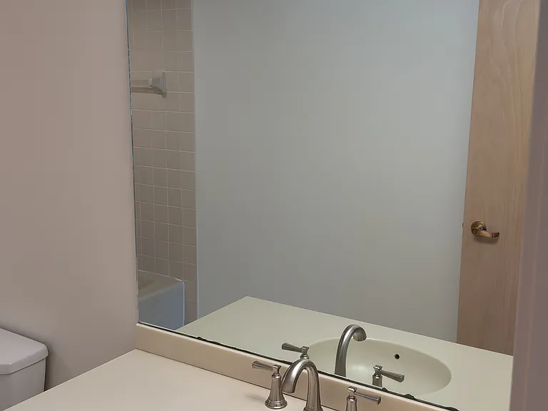 Chelsea Condos — Photo 35
