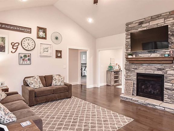 4th image of 598 Saddle Creek Way