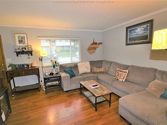 3rd image of 758 Gordon Dr