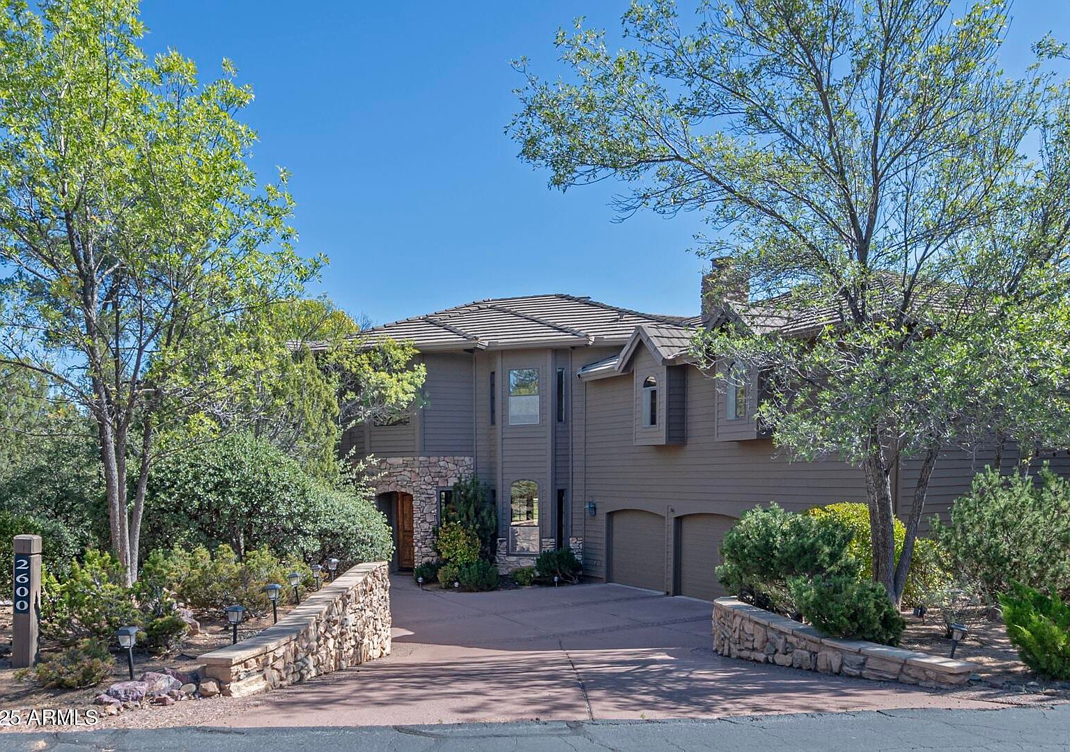 2600 E Wild Rose Cir