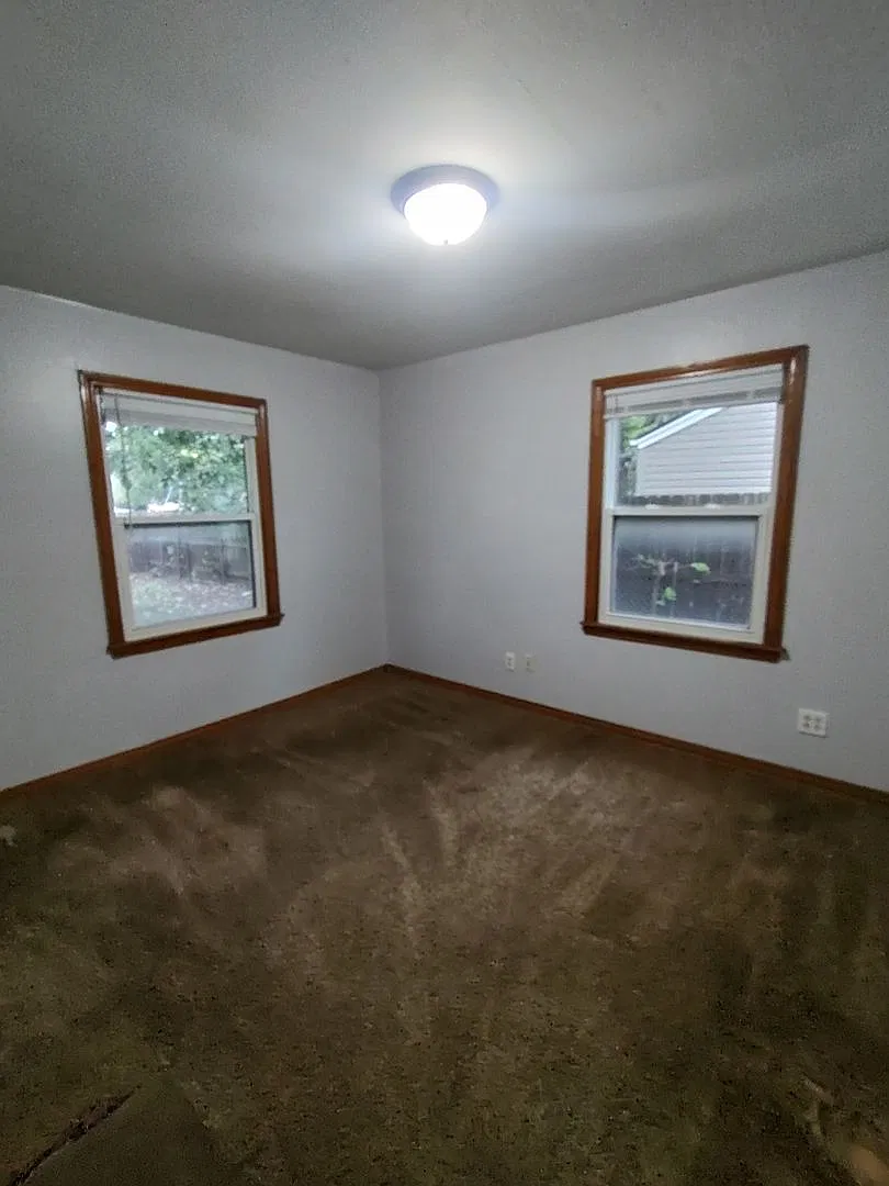 Cute 3 Bedroom 1 Bath Home — Photo 4