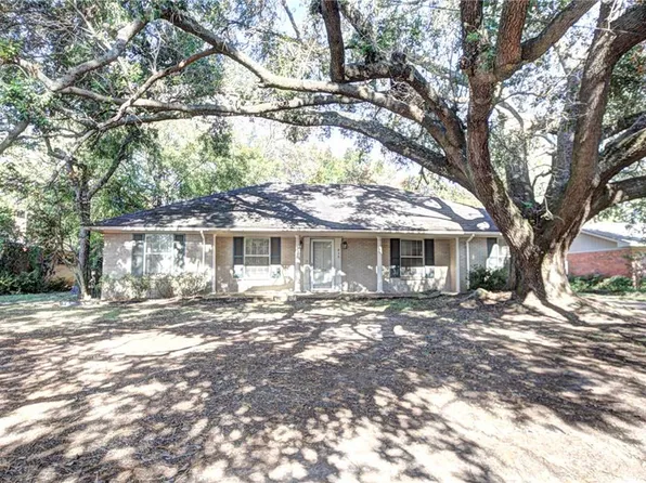 612 Parkway Dr, Natchitoches, LA 71457