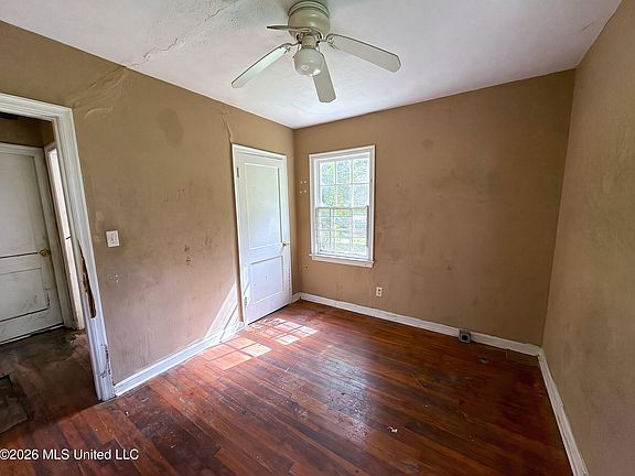 4th image of 2032 Willow Way