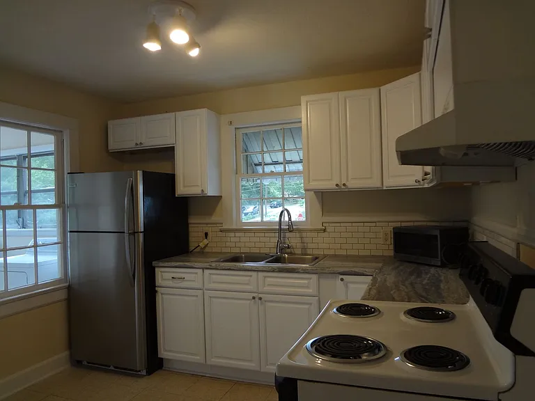 100 Caldwell St — Photo 4
