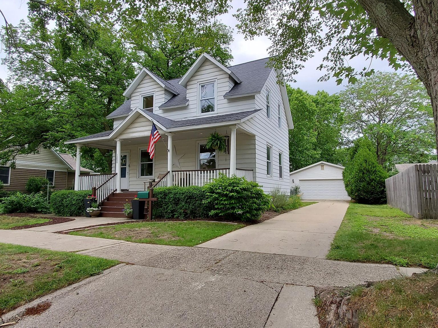 1208 Columbus Ave, Grand Haven, MI 49417 Zillow
