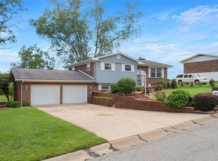 124 Lake Forest Dr, Belleville, IL