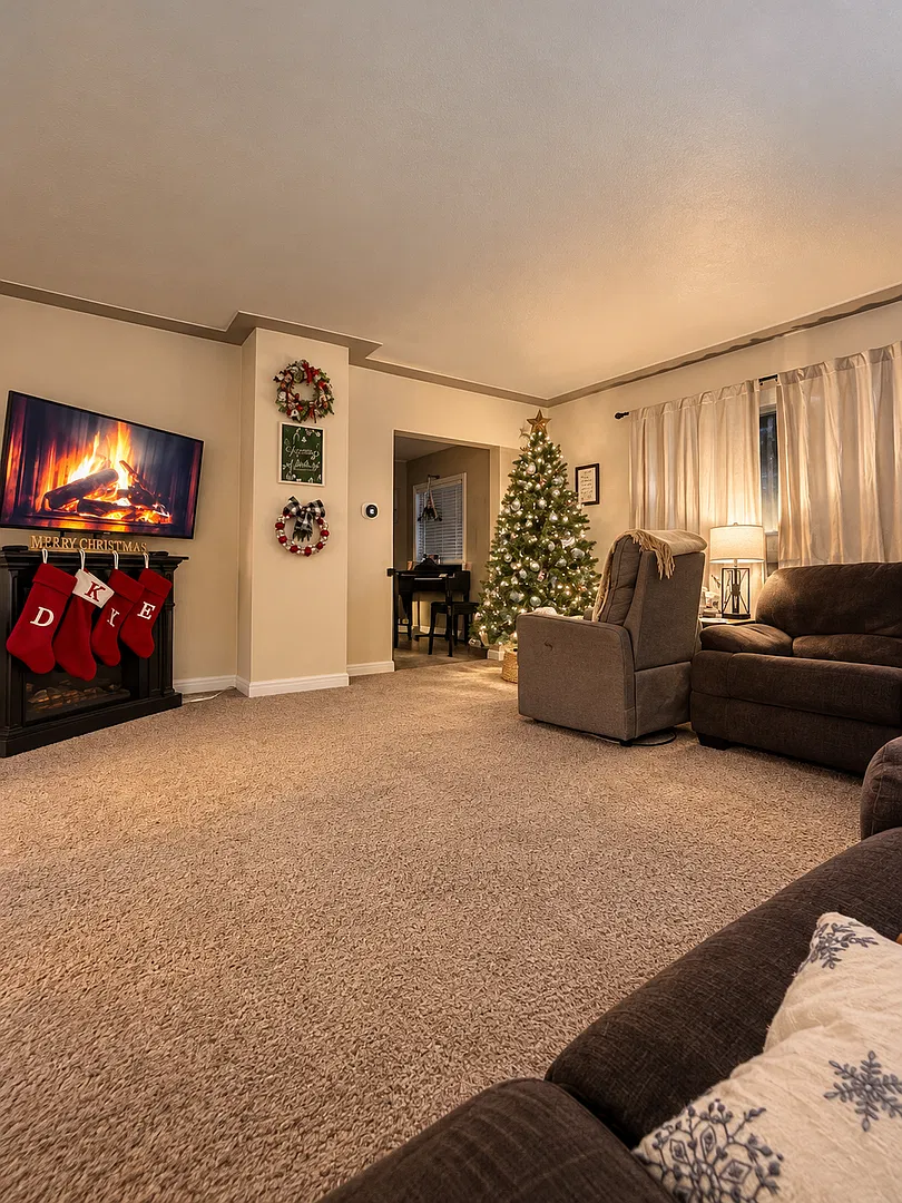 Country Living on 10 Acres! Spacious 4 Bed Home with Large Garage — Photo 4