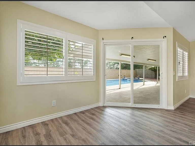 1645 W Victoria St — Photo 14