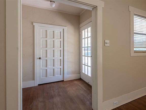 5th image of 230 Siesta Ct