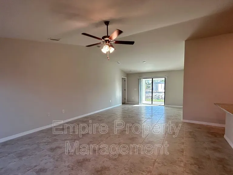 4113 NE 22nd Ave — Photo 4