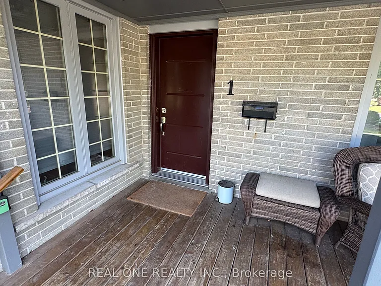 1 Silkstone Gate — Photo 17