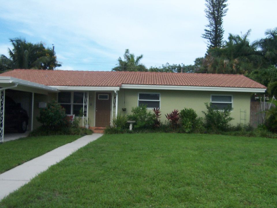 Front of house and yard