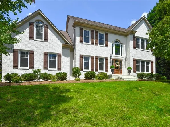 4731 Jamesford Dr, Jamestown, NC 27282