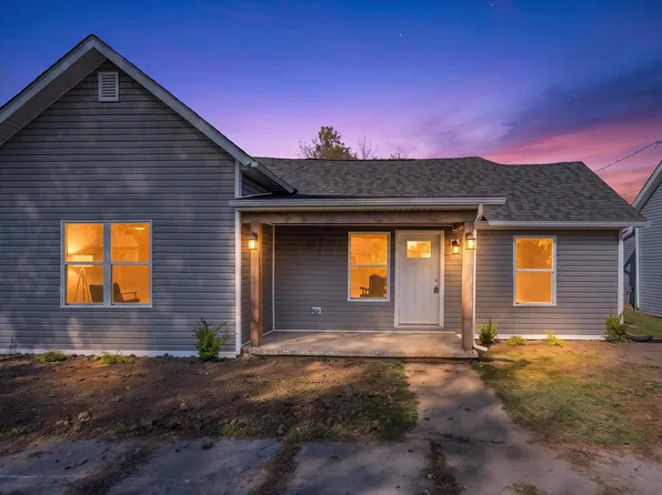 28 Market St, Bloomingburg, OH 43106