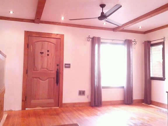 3rd image of 410 E Fairview Blvd