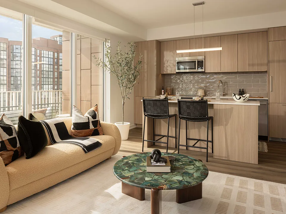 88 Bathurst St