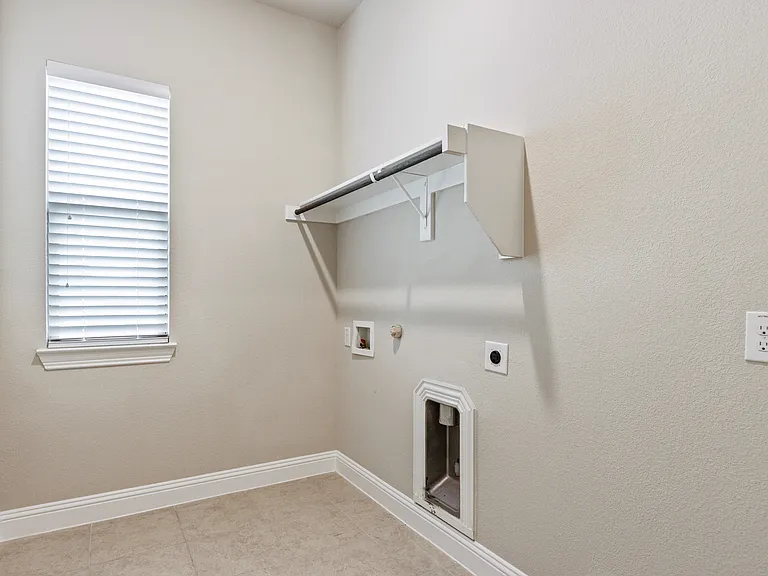 4129 Angelina Dr — Photo 28