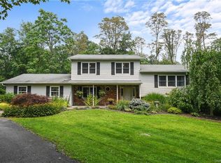 1 Seymour Ln, Hopewell Junction, NY 12533
