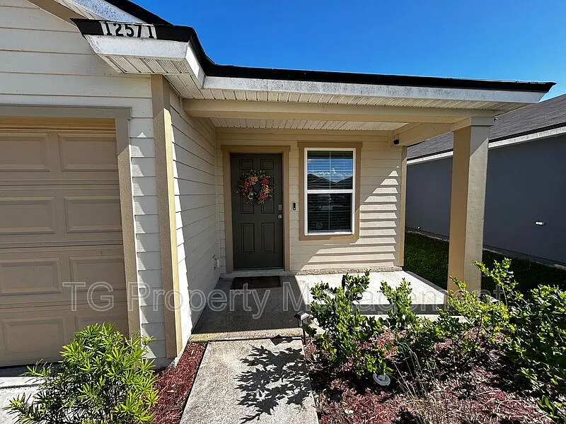 4 bed, 2.0 bath, 2160 sqft, $2,290 — Photo 4