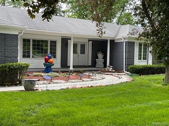 2nd image of 429 Bella Vista Dr