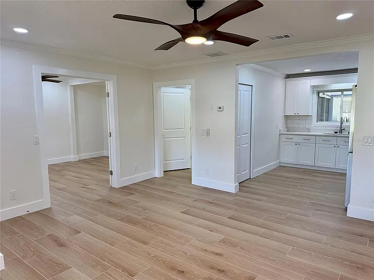 301 S Seminole Ave — Photo 9