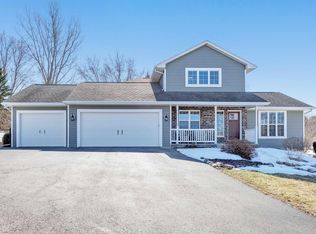 W7297 Wild Turkey Ln, Shiocton, WI 54170