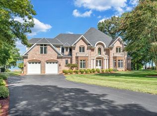 500 Oak Point Dr, Moneta, VA 24121
