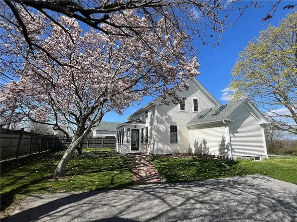 1597 E Main Rd, Portsmouth, RI 02871