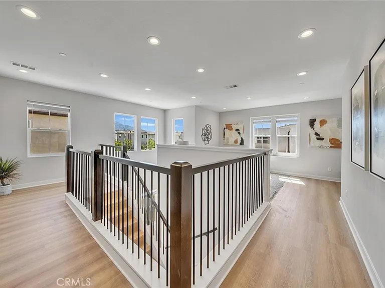 141 Edna Pkwy — Photo 33