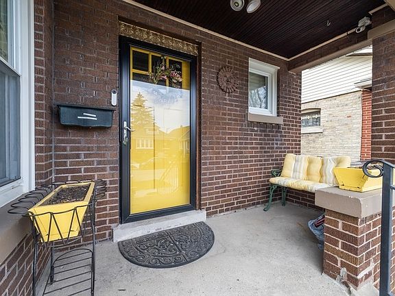 2nd image of 5137 W Waveland Ave
