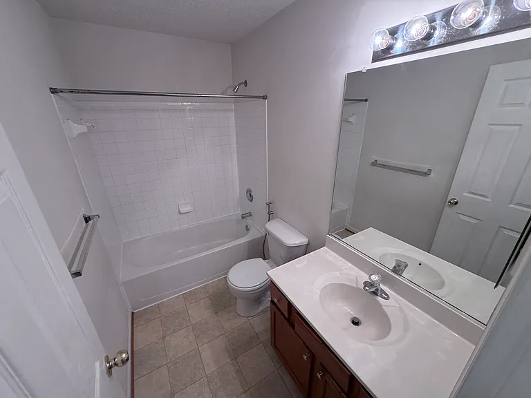207 Merlin Dr — Photo 4