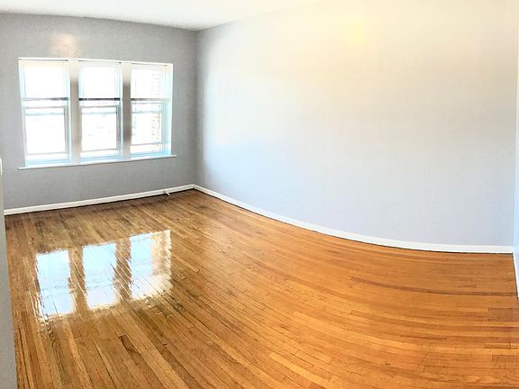 Spacious living room