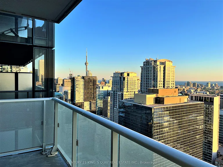 7 Grenville St #4513 — Photo 8