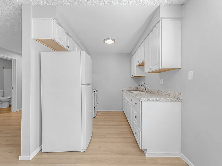 511 Avenue D #D — Photo 8