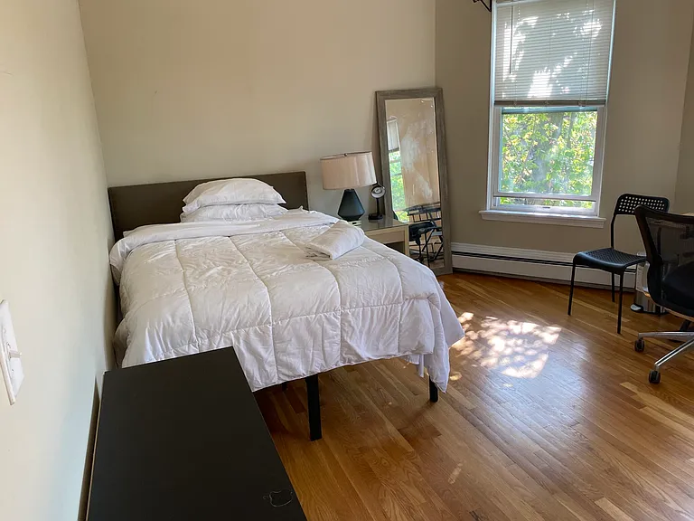 1000 Memorial Dr #2F — Photo 9