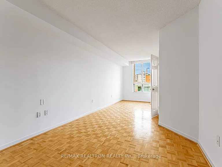 284 Bloor St W #903 — Photo 9