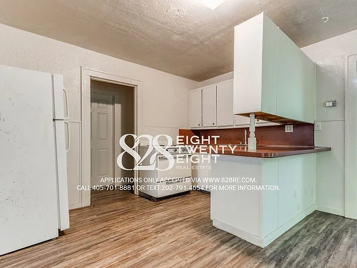 320 Castro St — Photo 25