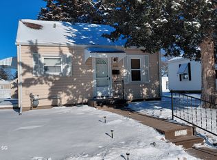 2120 W 17th St, Davenport, IA 52804