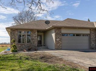 1915 Howard Dr, North Mankato, MN 56003