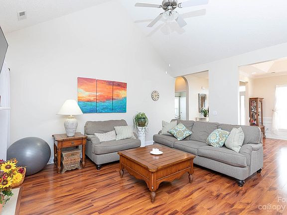 5th image of 3095 Richards Way Dr