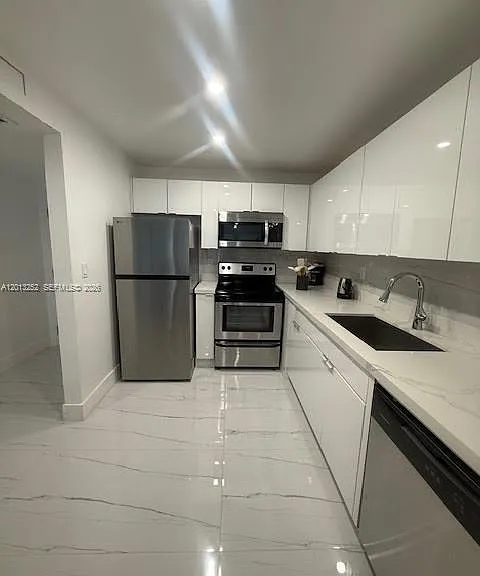 2301 Collins Ave #628 — Photo 12