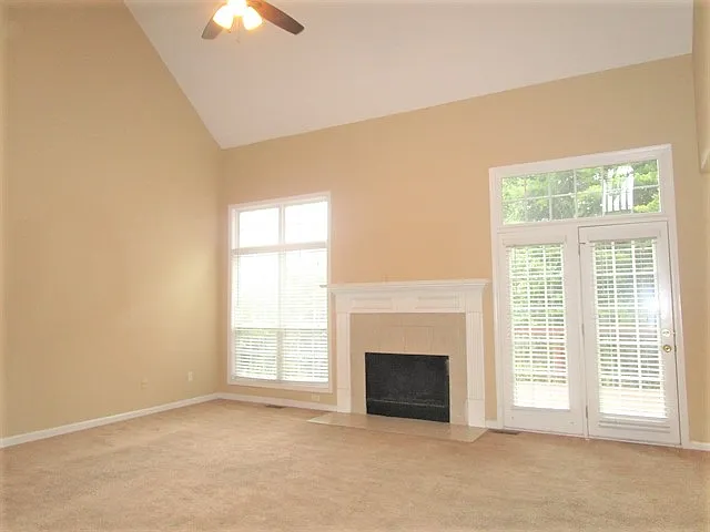 2420 Queensboro Ln — Photo 8