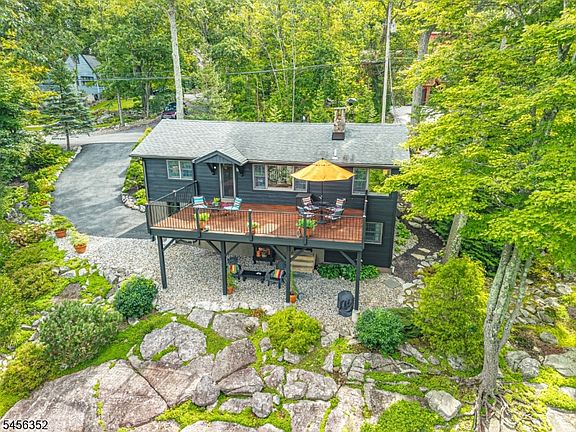3rd image of 101 Hillside Rd
